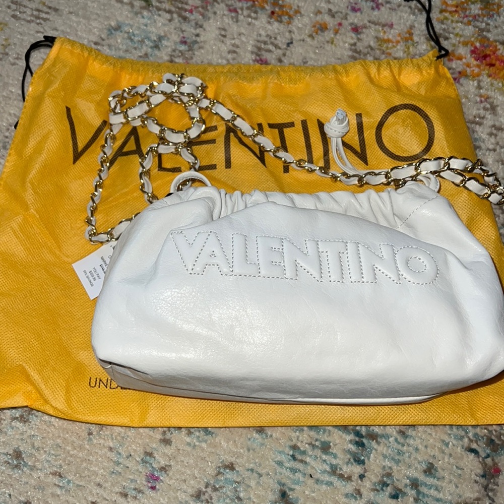 Off white, brand new, never worn leather Mario Valentino handbag w/ chain.
